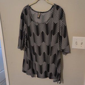 LucieLu graphic dot tunic top
